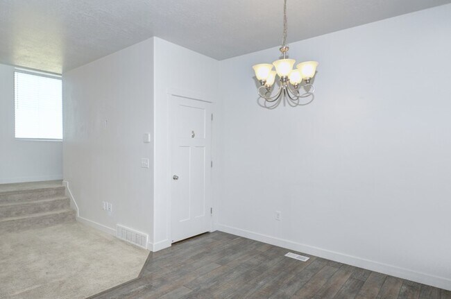 Building Photo - 1108 Emerald Pools Ln