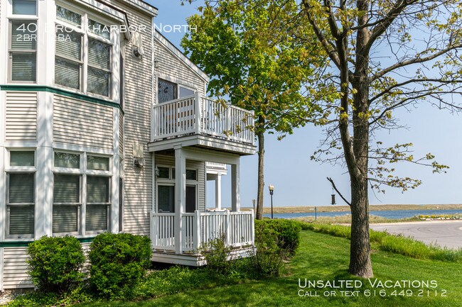 Building Photo - Beautiful Water View 2 Bedroom Condo