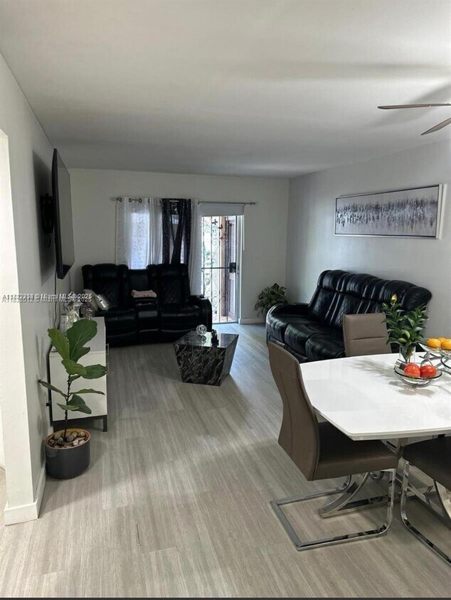 Foto principal - 10851 SW 2nd St