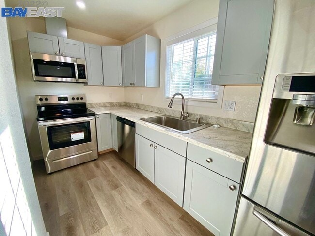 Building Photo - 631 Pelican Ct