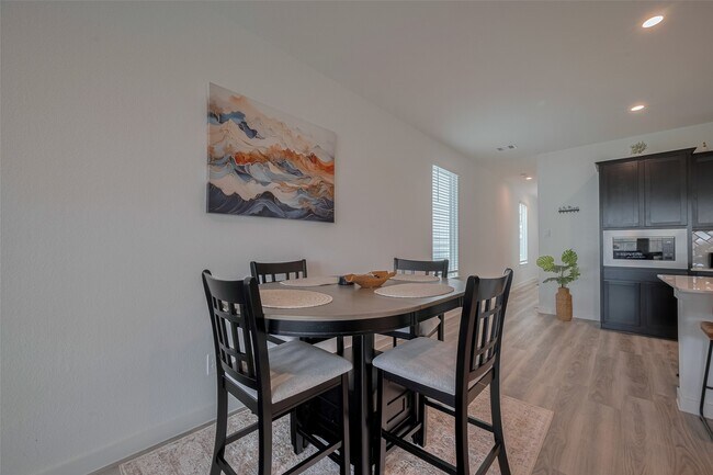 Foto del edificio - 3113 Crown Gate Dr