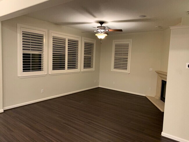Building Photo - Freshly Painted Interior for this Single F...