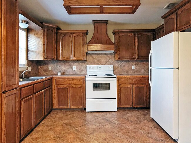 Building Photo - 2118 Aruba Dr