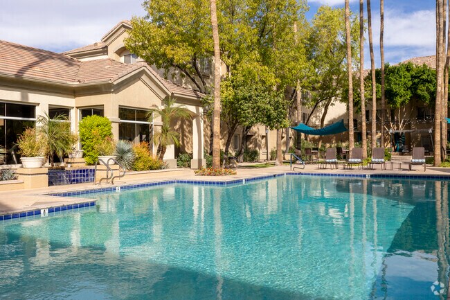 Piscina y spa de estilo olímpico - Palazzo Townhomes