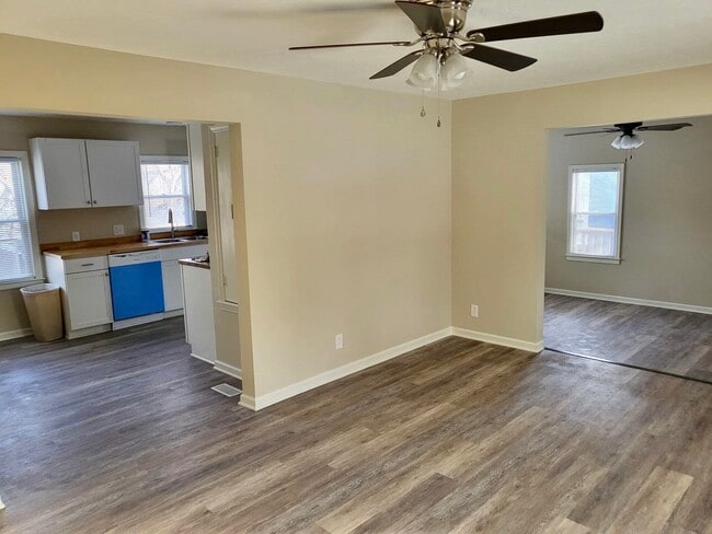 Building Photo - 6224 Parkview Ave