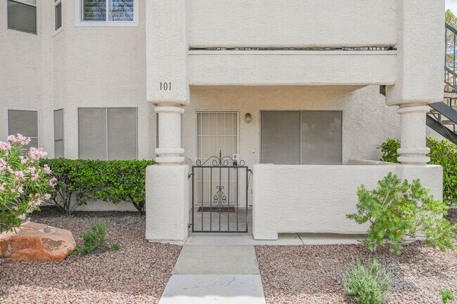 Building Photo - MOVE IN READY!! Fully Furnished Turn-key t...