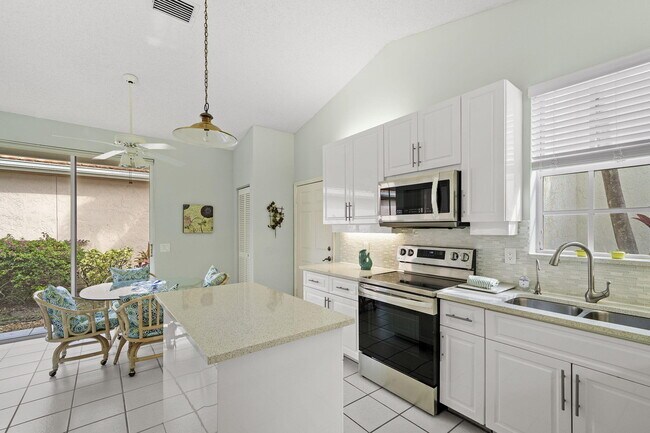 Building Photo - 13853 Palm Grove Pl