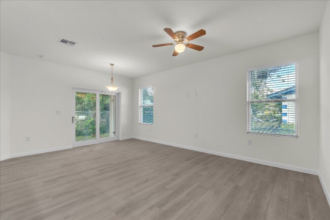 Building Photo - 652 Kensington St