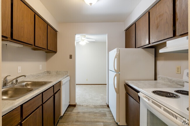 2BR, 1BA - Kitchen - Versailles Apartments