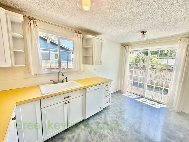 Foto del edificio - Awesome 2-Bedroom Condo Near Multnomah Vil...