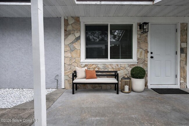 Building Photo - 306 Palm Ave