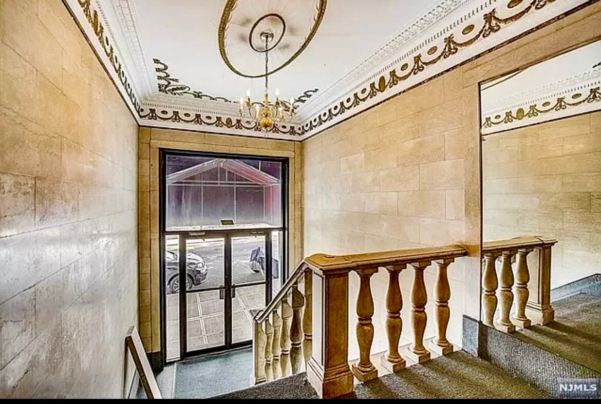 Foto principal - 851 Boulevard E