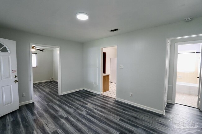 Building Photo - 10 Bertram St