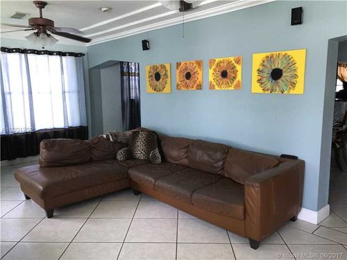 Foto del edificio - 742 NW 73rd Ter