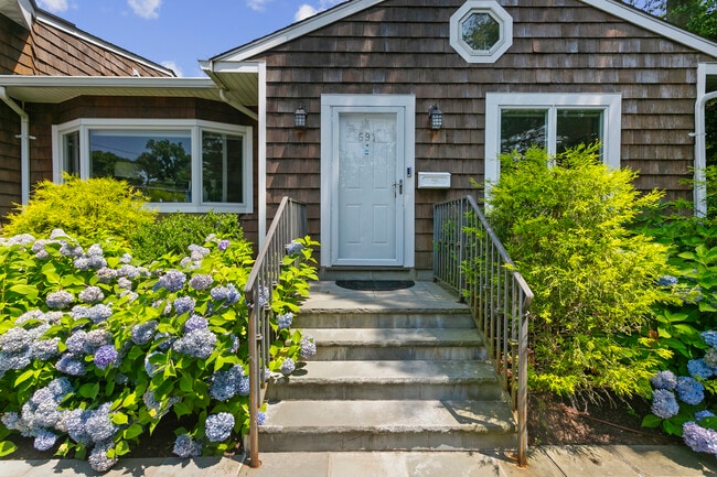 Building Photo - 691 Wilmot Rd