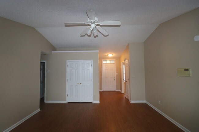 Building Photo - 1816 Oakdale Green Dr