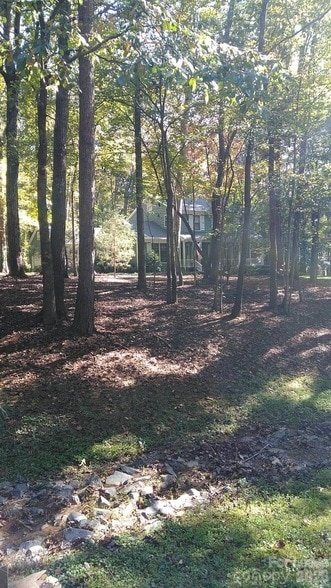 Building Photo - 433 Raintree Dr