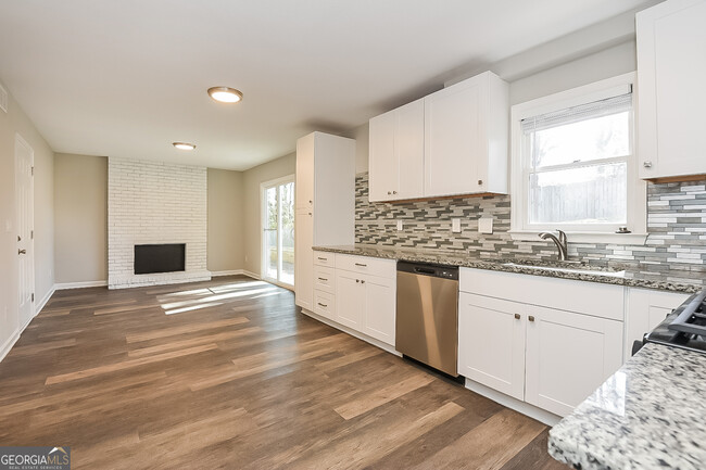 Building Photo - 1129 Green Meadow Ct NW