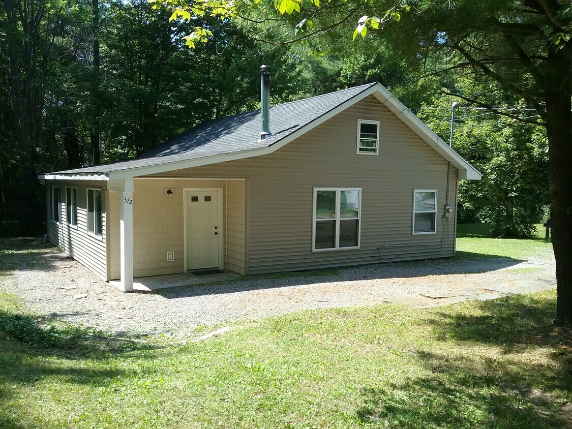 Primary Photo - 372 Yellow Barn Rd