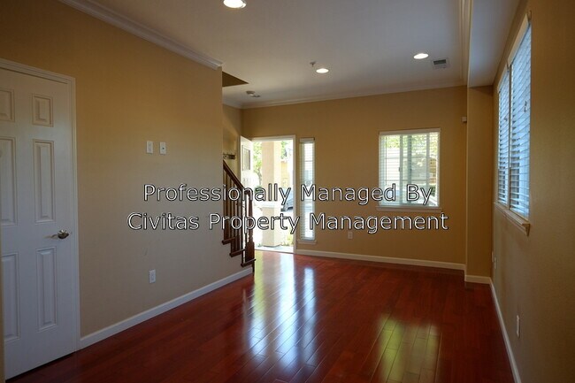 Building Photo - 730 Paula Ct