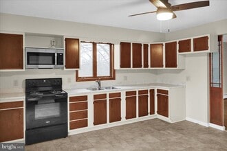 Building Photo - 1613 Shoey Rd