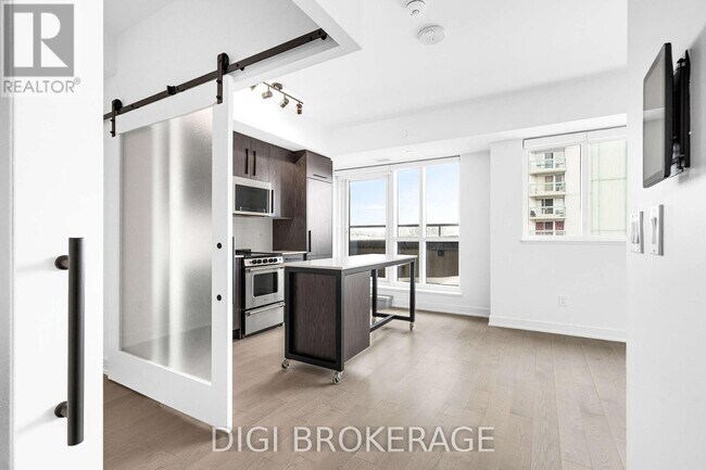 Building Photo - 560 Rideau St