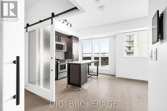 Building Photo - 560 Rideau St
