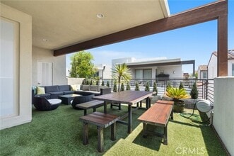 Building Photo - 5544 Palm Dr