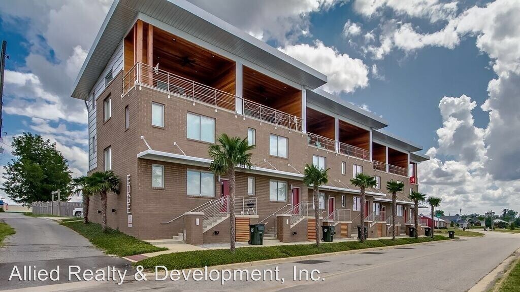 Primary Photo - 1525-1585 Forest Lake Dr