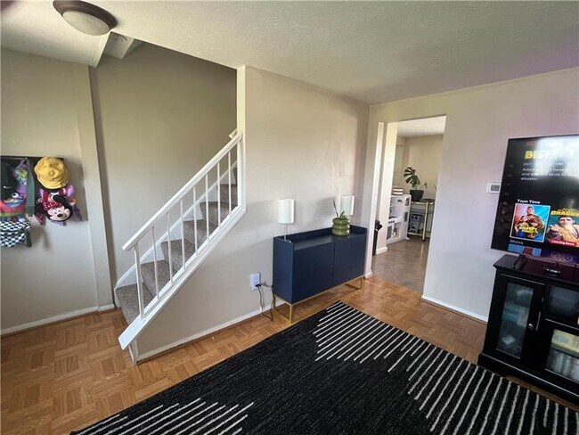 Foto del edificio - 3000 Ridge Rd