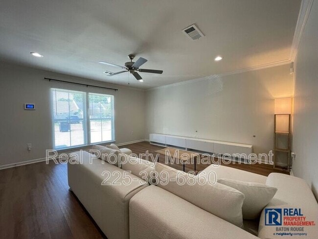 Building Photo - 8848 Pecan Tree Dr.