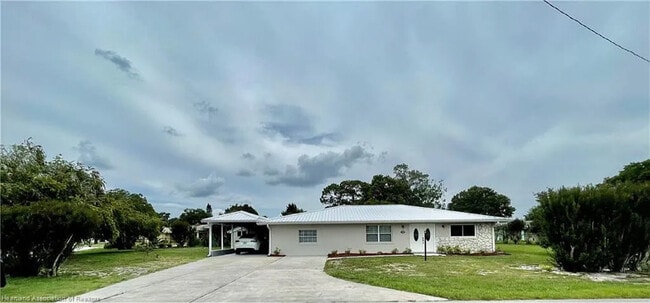 Building Photo - 1409 Palm Way