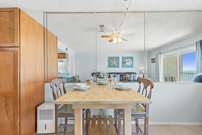 Building Photo - 8743 Thomas Dr