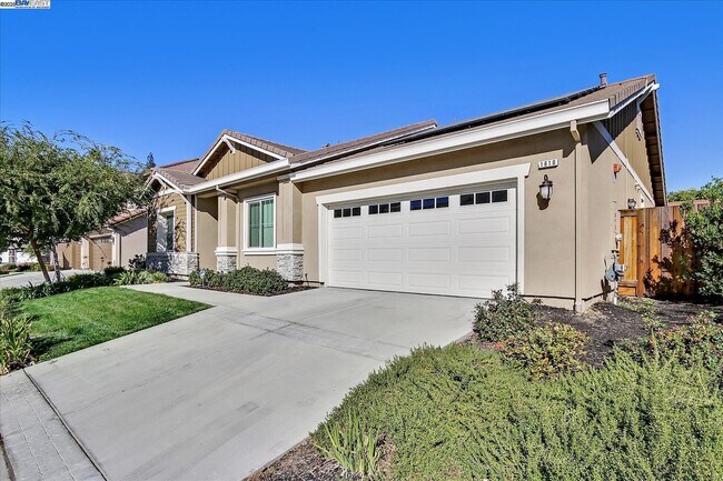 Building Photo - 1610 Chestnut Ct