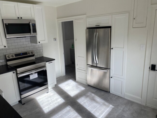 Building Photo - 158 S 400 E