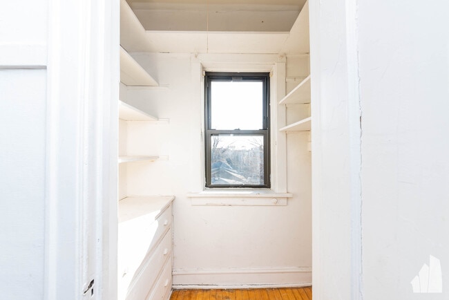 Building Photo - 4455 N Artesian Ave
