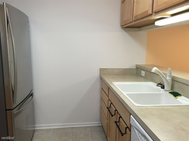 Building Photo - 3 br, 2 bath Condo - 2830 S Knightsbridge Cir