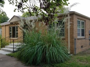 Building Photo - 1112 N Woodrow Ave