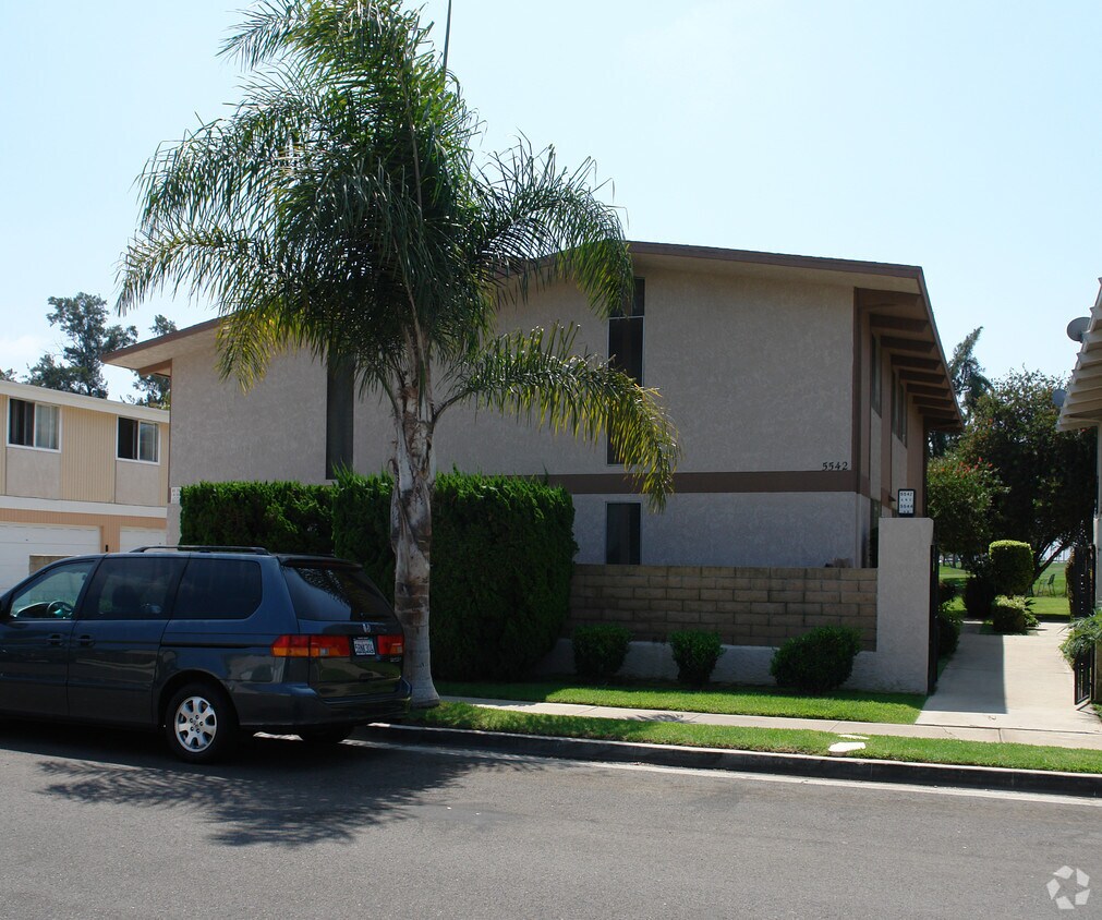 Foto del edificio - 5542-5544 Fernhill Cir