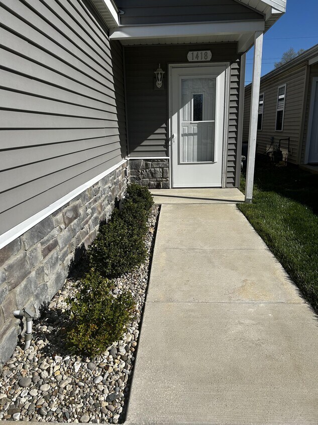 1418 W Mulberry St, Kokomo, IN 46901 Townhome Rentals in Kokomo IN
