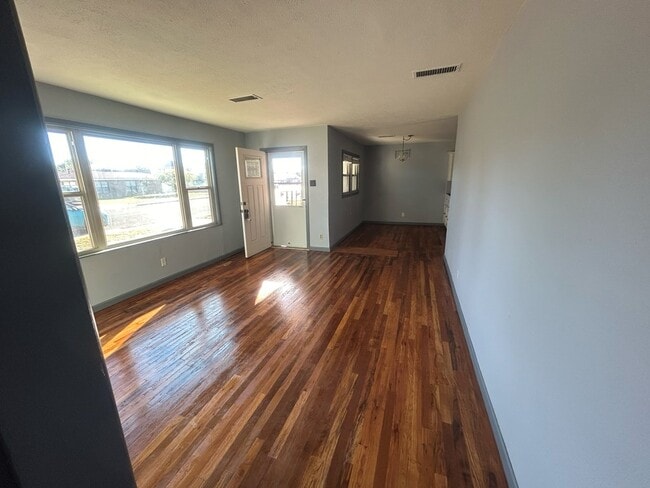 Foto del edificio - 1705 E 21st St