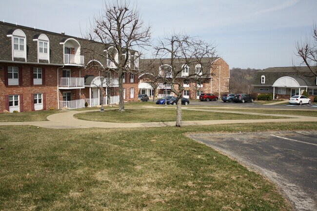Building Photo - 201 Clubhouse Dr