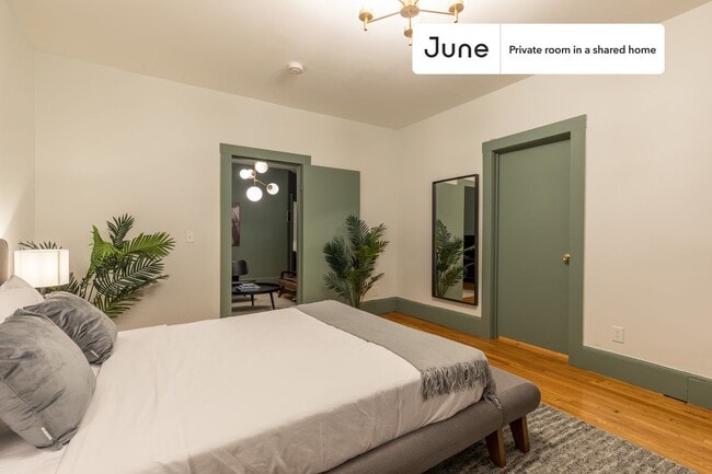 Building Photo - Room in Shared 4 bed/1 bath home