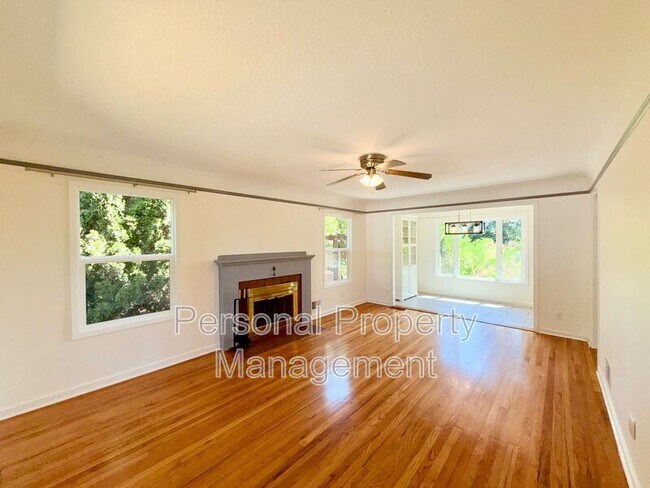 Photo - 4313 NE Valley View Ln House