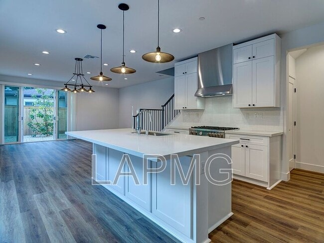 Building Photo - 5600 W 78th
