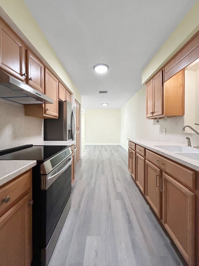 Foto del edificio - Beautifully Renovated 2BR/2BA with bonus room New Hurricane Windows + Backyard