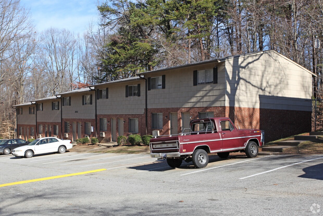 Foto del edificio - The Heights Townhomes