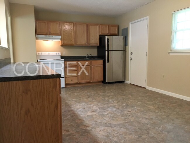 Building Photo - 438 Riverside Ln