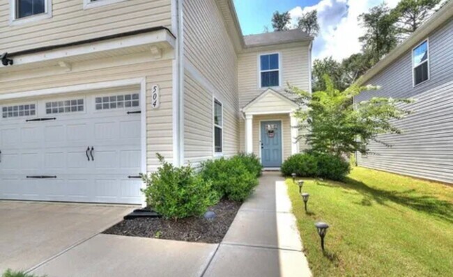 Foto del edificio - Spacious 4/2.5 Move In Ready Now