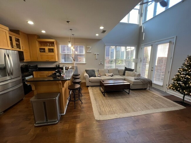 Building Photo - Awesome Urban Lofts Unit Available for Pre...